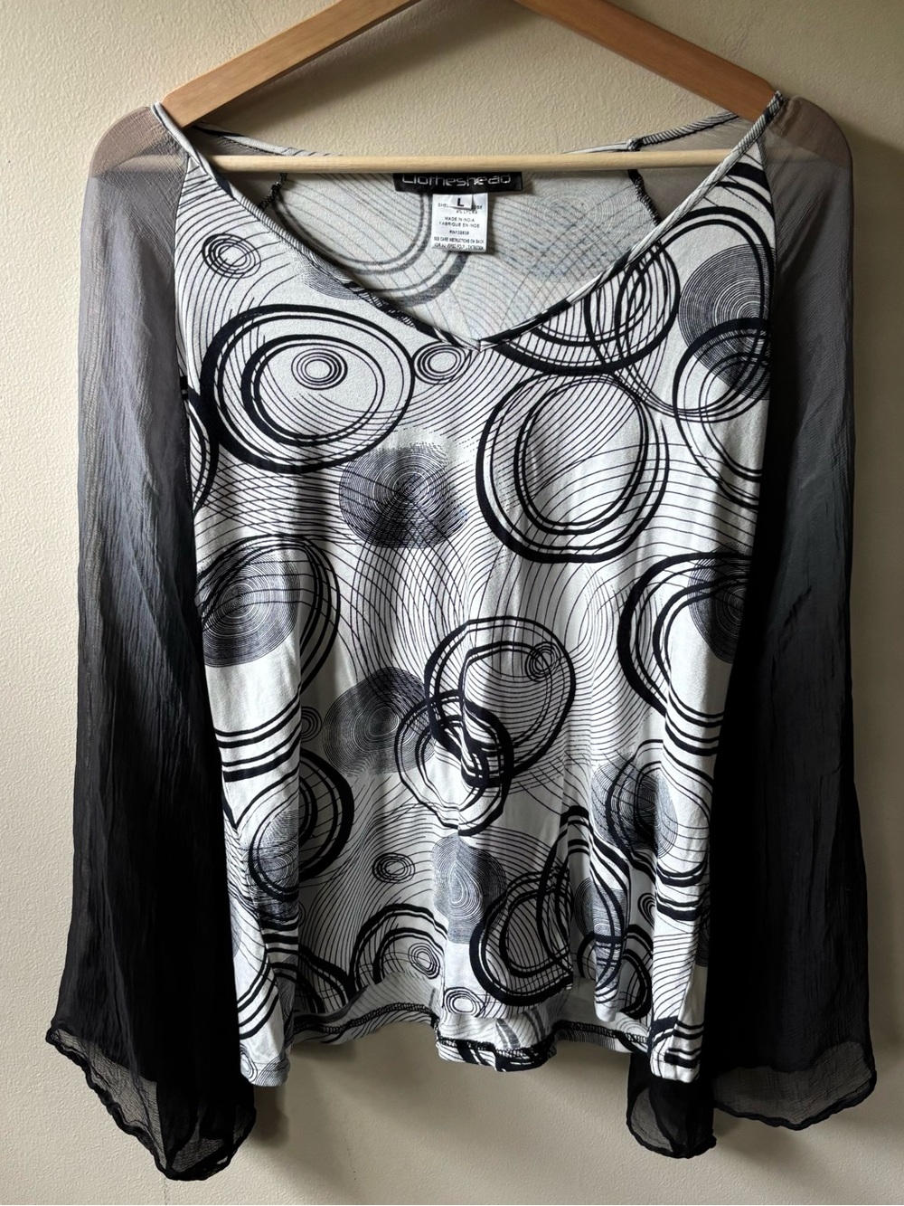 Clothes Head Y2K Black and White Retro Bell Sleeve Top